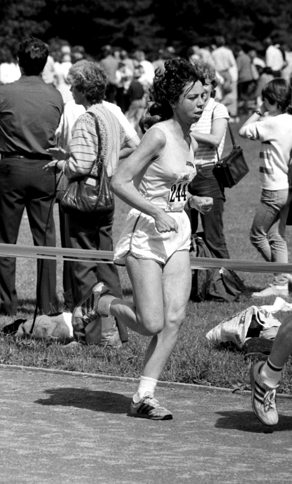 Ann Curtis, 1st Woman, Stirling Half, 1985. Photo - G MacIndoe