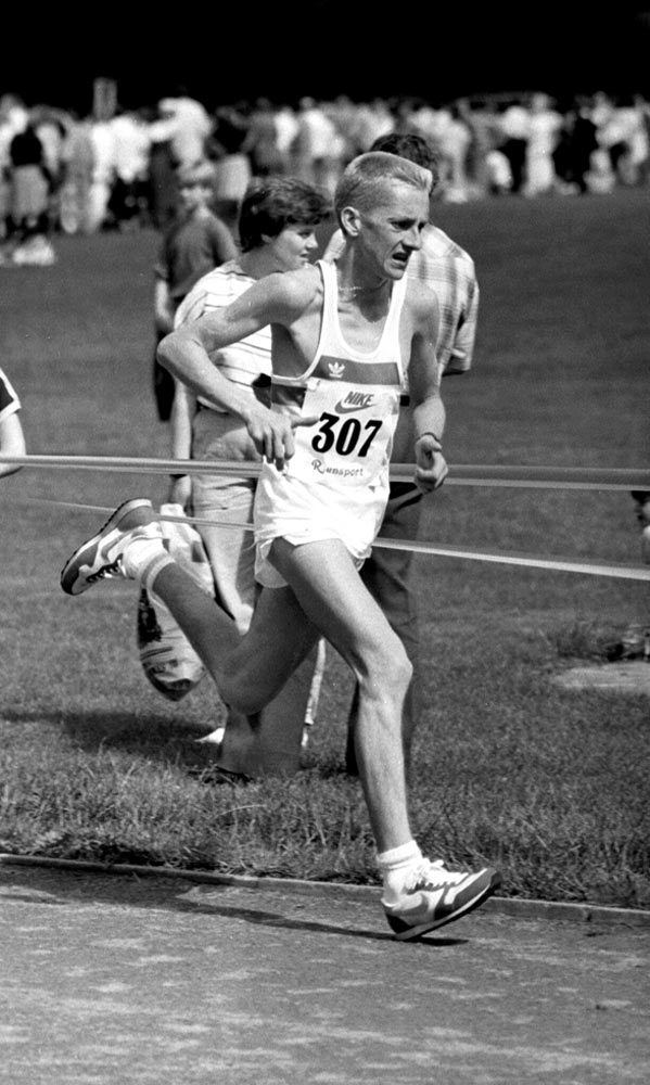 Tommy-Murray,-Stirling-Half,-1985.-Photo-Graham-MacIndoe