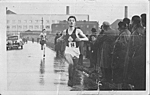 Eddie Sinclair winning the Clydesdale Youth race, 1954